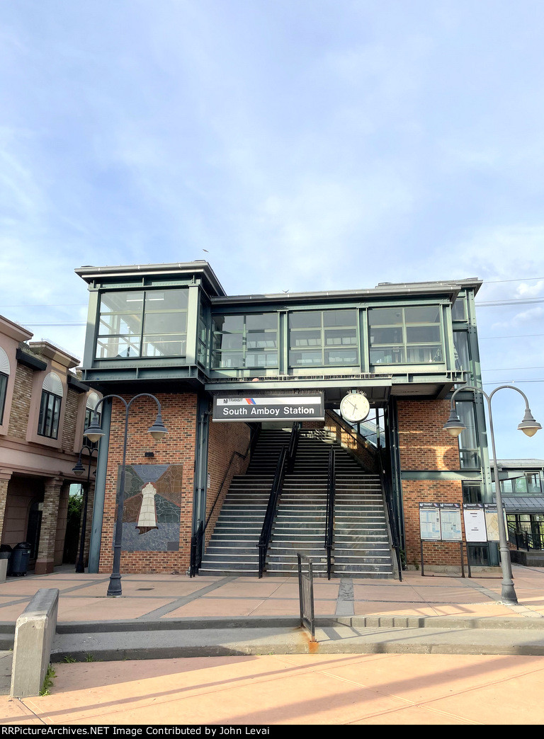 The entrance to the South Amboy Station from North Broadway Street side 